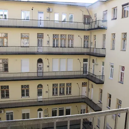 Downtown Island Apartman *