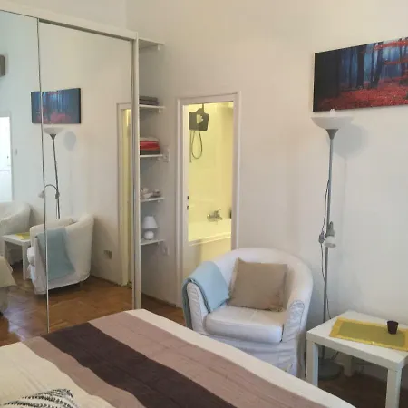Apartment Downtown Island Apartman